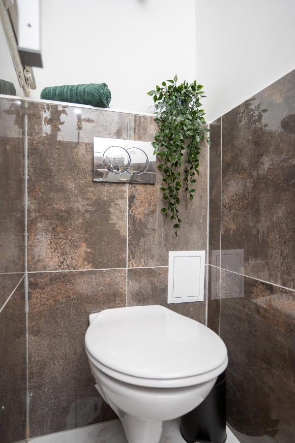 Green Goblin Apartment With Free Private Parking Budapest Esterno foto