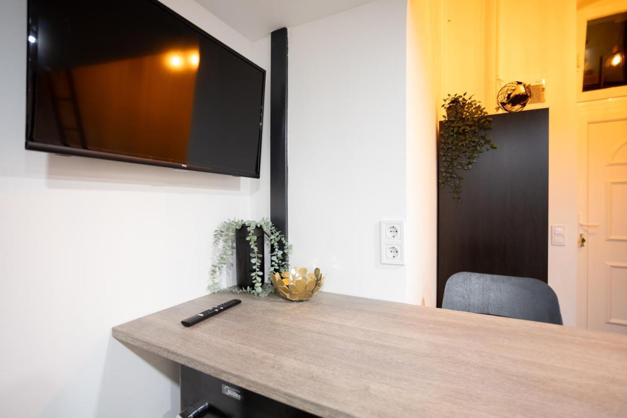 Green Goblin Apartment With Free Private Parking Budapest Esterno foto