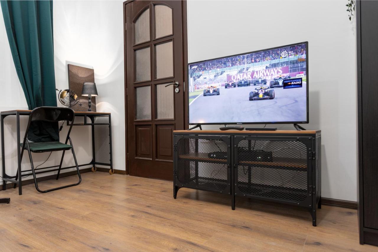 Green Goblin Apartment With Free Private Parking Budapest Esterno foto