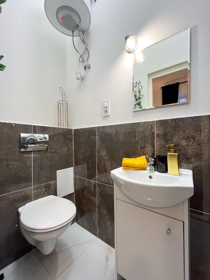 Green Goblin Apartment With Free Private Parking Budapest Esterno foto