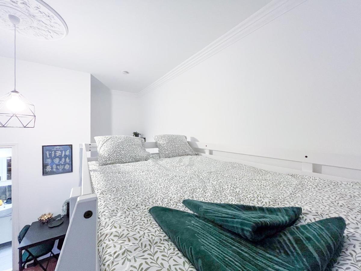 Green Goblin Apartment With Free Private Parking Budapest Esterno foto